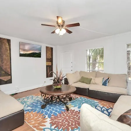 2Br Central Montrose Townhome